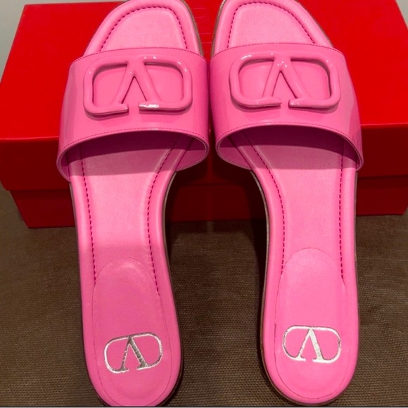 COPY - Valentino Garavani V Logo Barbie Pink! dust bags and box! Size 40 - Picture 5 of 5